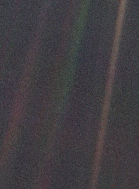 Авторство: Voyager 1. http://visibleearth.nasa.gov/view.php?id=52392, Общественное достояние, https://commons.wikimedia.org/w/index.php?curid=4400327
